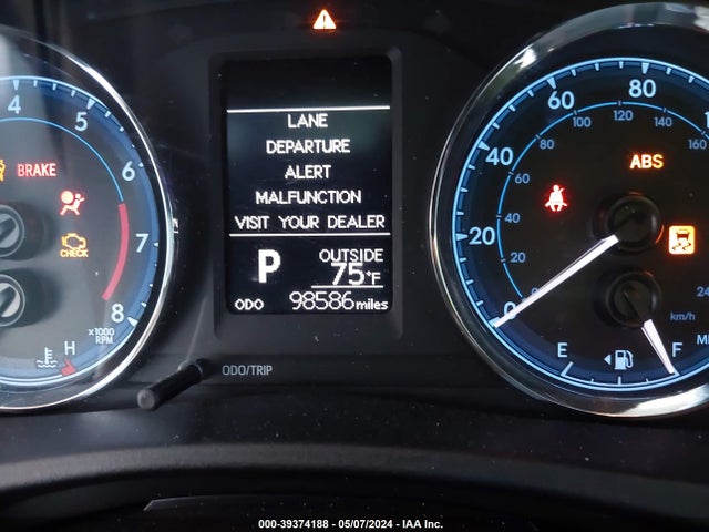Toyota COROLLA LE 2018 2T1BURHE1JC035428 Image 16