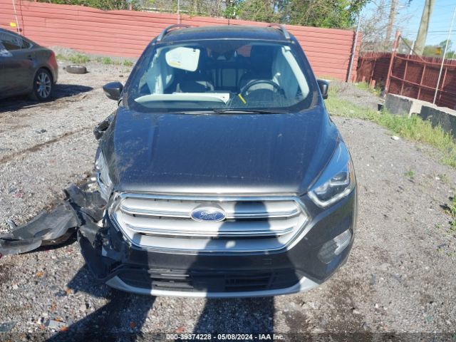 1FMCU9J90JUB55723 Ford Escape Titanium
