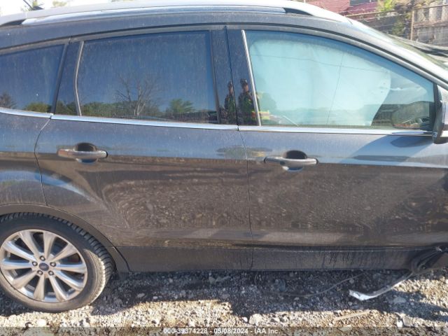 1FMCU9J90JUB55723 Ford Escape Titanium