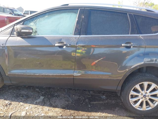 1FMCU9J90JUB55723 Ford Escape Titanium