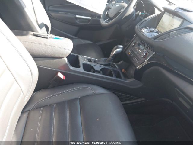 1FMCU9J90JUB55723 Ford Escape Titanium