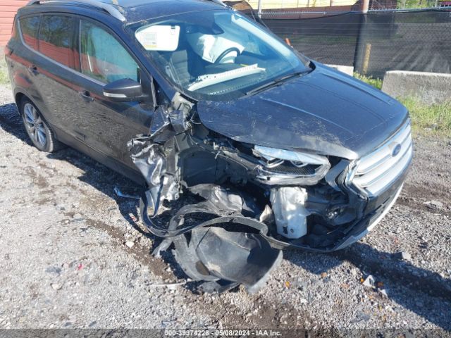 1FMCU9J90JUB55723 Ford Escape Titanium
