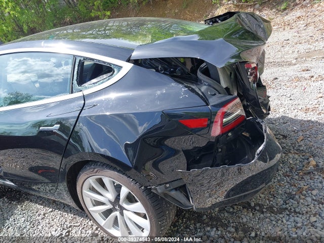 Tesla Model 3 Long Range/performance 2018 5YJ3E1EB4JF184733 Image 19