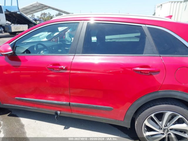 KNDCE3LC3J5175420 KIA Niro Touring