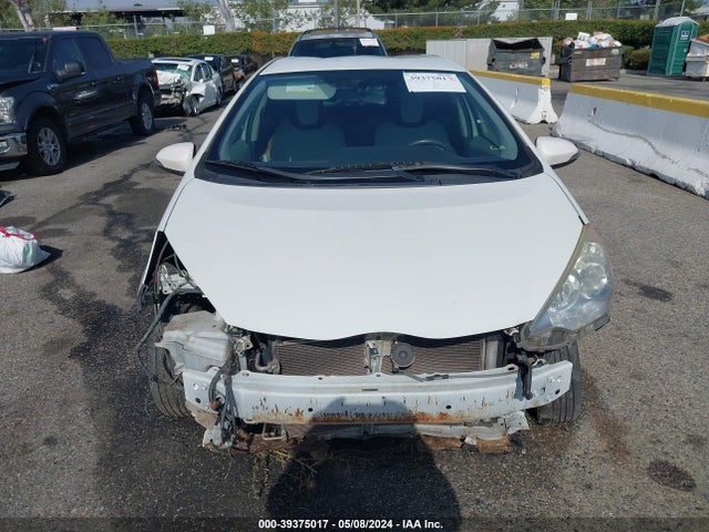 Toyota Prius C One 2014 JTDKDTB31E1078309 Image 12