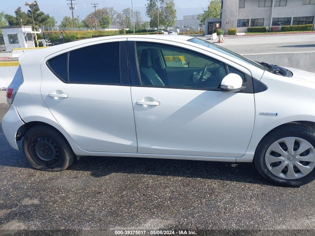 Toyota Prius C One 2014 JTDKDTB31E1078309 Image 13
