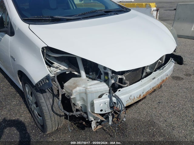 Toyota Prius C One 2014 JTDKDTB31E1078309 Image 17