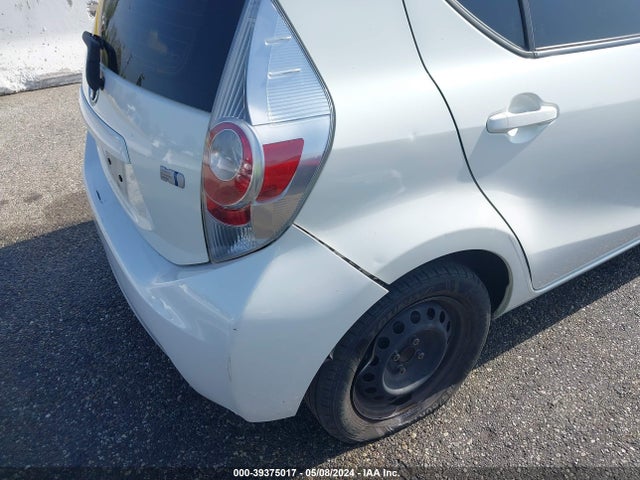 Toyota Prius C One 2014 JTDKDTB31E1078309 Image 19