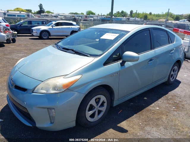 Toyota Prius Four 2014 JTDKN3DU7E1747783 Image 2