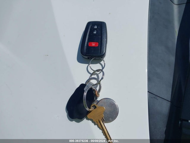 Toyota Prius Two 2018 JTDKBRFU1J3058605 Image 11