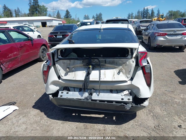 Toyota Prius Two 2018 JTDKBRFU1J3058605 Image 17