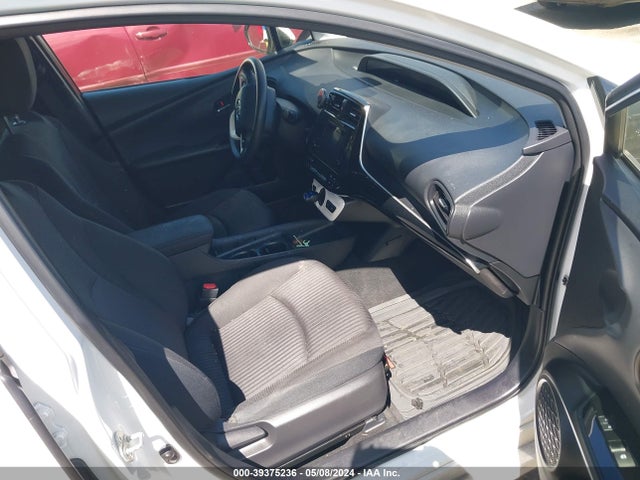 Toyota Prius Two 2018 JTDKBRFU1J3058605 Image 5