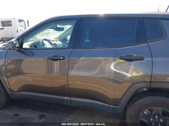 3C4NJDAB1JT135163 Jeep Compass Sport 4x4