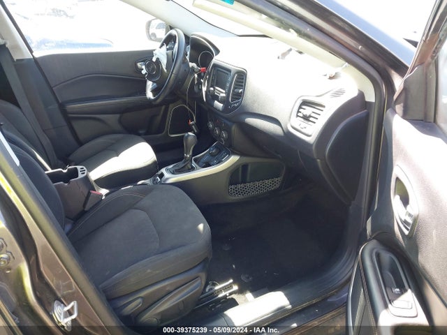3C4NJDAB1JT135163 Jeep Compass Sport 4x4