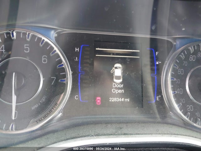 1C3CCCABXGN172513 Chrysler 200 Limited