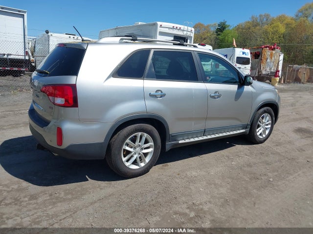 KIA SORENTO LX 2015 5XYKT3A61FG591396 Image 4