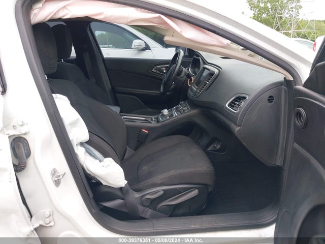 Chrysler 200 Limited 2015 1C3CCCAB7FN510660 Image 5
