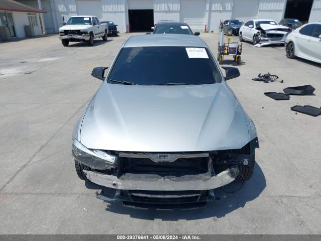 WBA8A9C39HK864889 BMW 320i