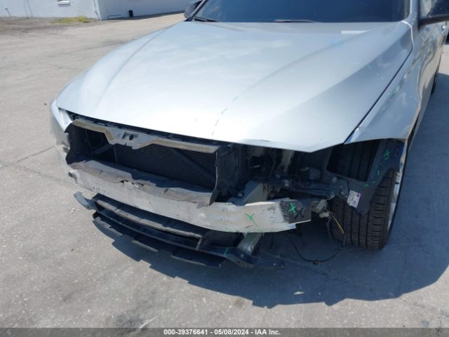 WBA8A9C39HK864889 BMW 320i