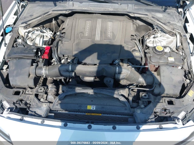 2016 JAGUAR XF SAJBJ4BV4GCY18430 Photo 9