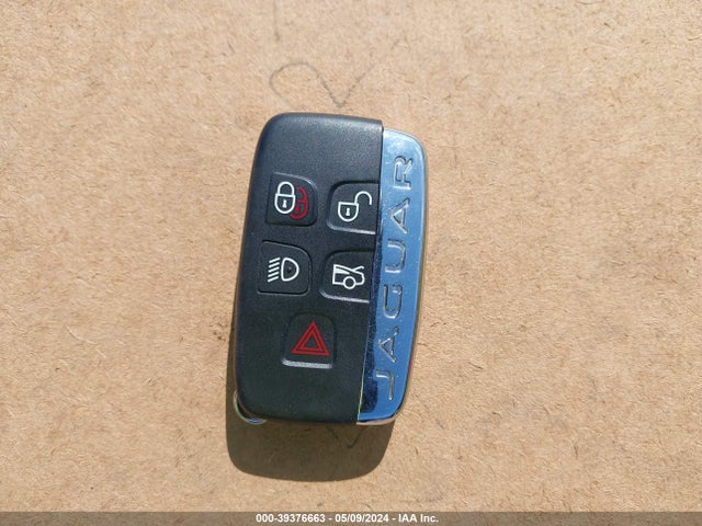 2016 JAGUAR XF SAJBJ4BV4GCY18430 Photo 10