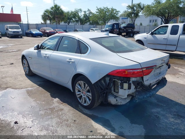 2016 JAGUAR XF SAJBJ4BV4GCY18430 Photo 2