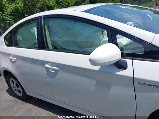 Toyota Prius Two 2015 JTDKN3DU8F1950926 Image 13