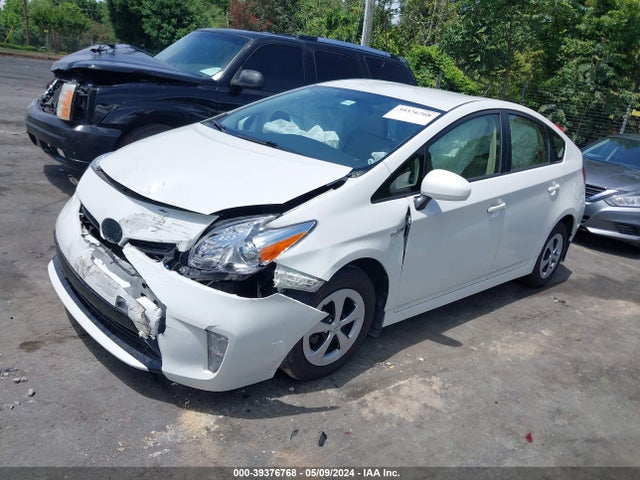 Toyota Prius Two 2015 JTDKN3DU8F1950926 Image 2