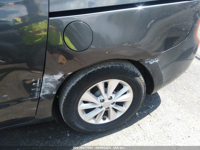 KIA SEDONA LX 2017 KNDMB5C13H6238916 Image 13