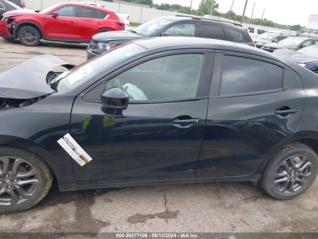 3MYDLBYV3KY516822 Toyota YARIS LE