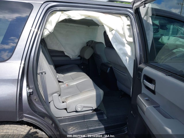 Toyota Sequoia Limited 2018 5TDJY5G14JS155979 Image 8