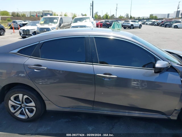 Honda Civic Lx 2018 2HGFC2F52JH601957 Image 13