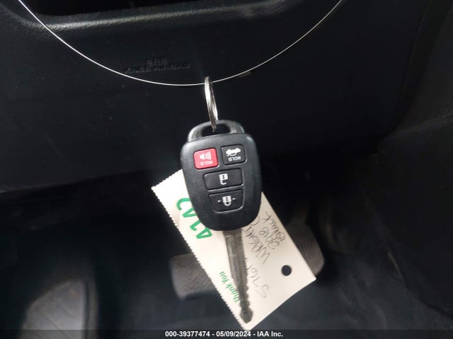 Toyota COROLLA LE 2018 5YFBURHE3JP825250 Image 11