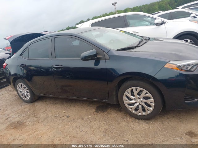 Toyota COROLLA LE 2018 5YFBURHE3JP825250 Image 13