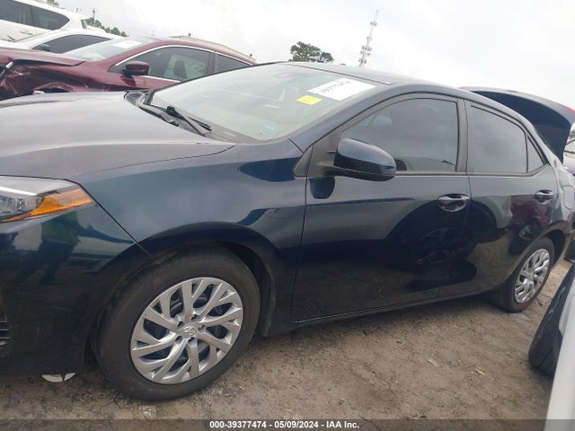 Toyota COROLLA LE 2018 5YFBURHE3JP825250 Image 14