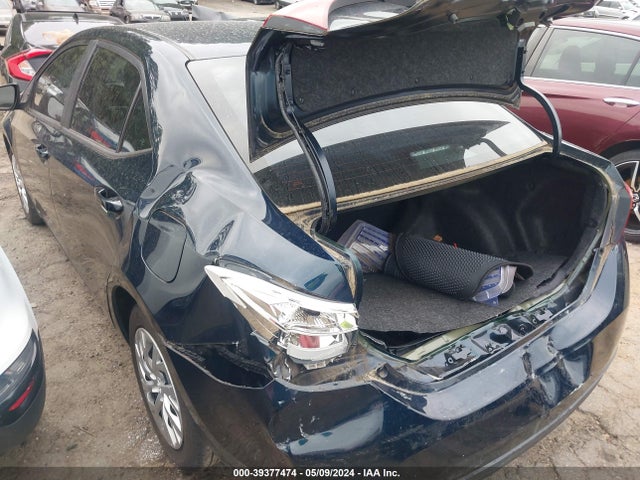 Toyota COROLLA LE 2018 5YFBURHE3JP825250 Image 17