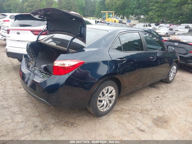 Toyota COROLLA LE 2018 5YFBURHE3JP825250 Image 4