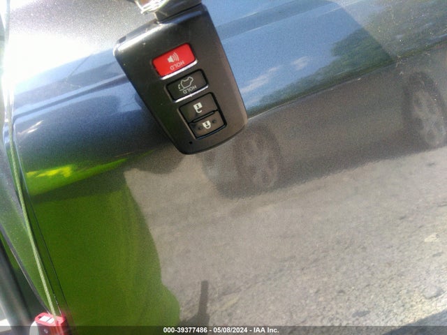 Toyota Rav4 Xle 2018 JTMWFREV2JJ170180 Image 11