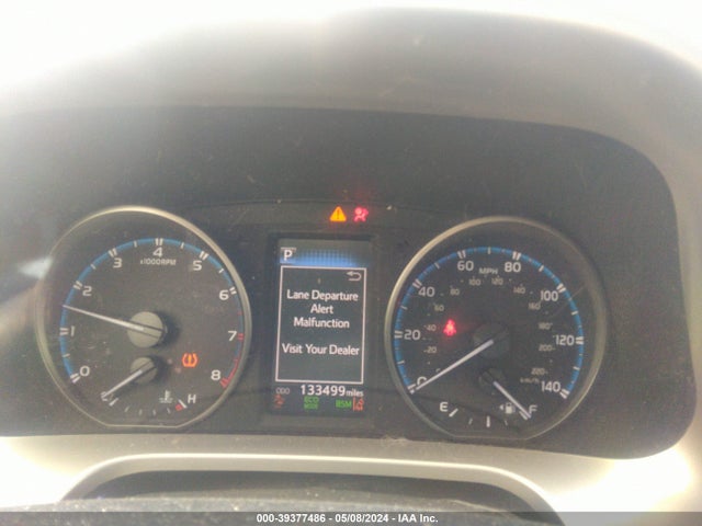 Toyota Rav4 Xle 2018 JTMWFREV2JJ170180 Image 16