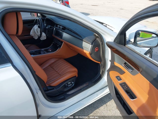 2018 JAGUAR XF SAJBH4EV0JCY53707 Photo 4