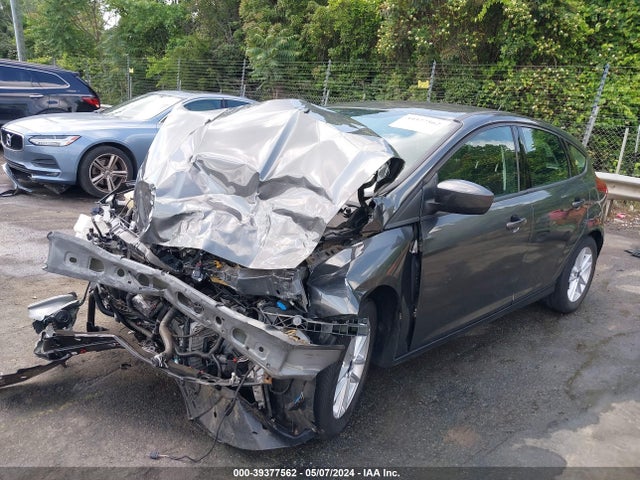 Ford FOCUS SE 2018 1FADP3K25JL300393 Image 2
