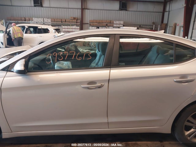 Hyundai ELANTRA SEL 2018 5NPD84LF6JH333986 Image 15