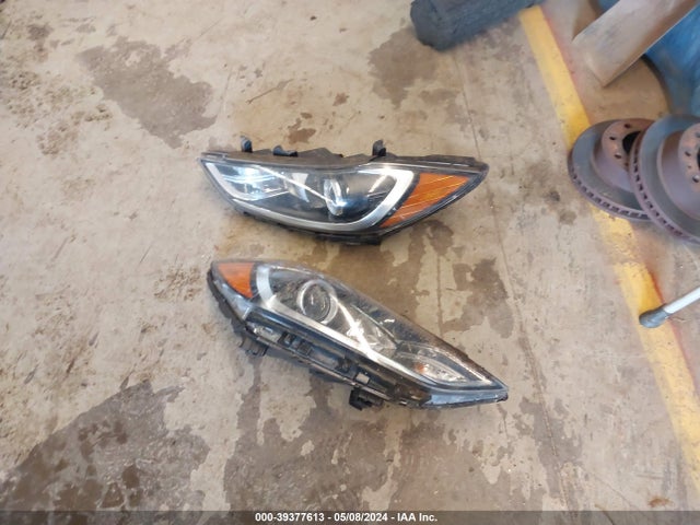 Hyundai ELANTRA SEL 2018 5NPD84LF6JH333986 Image 12