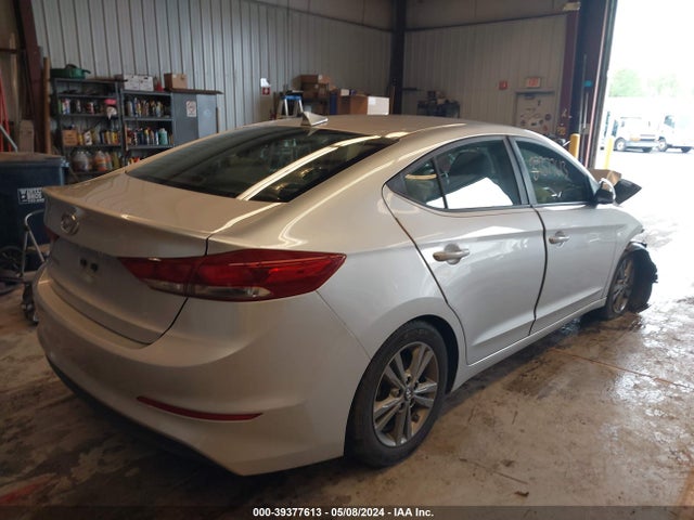Hyundai ELANTRA SEL 2018 5NPD84LF6JH333986 Image 4