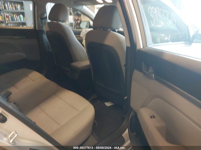 Hyundai ELANTRA SEL 2018 5NPD84LF6JH333986 Image 8