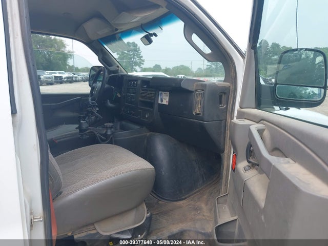 Chevrolet Express 2500 Work Van 2017 1GCWGAF16H1179677 Image 5