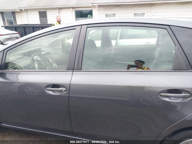 Toyota Prius V Two 2014 JTDZN3EU3E3304922 Image 13