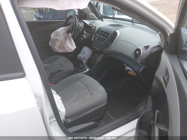 Chevrolet Sonic Ls Manual 2015 1G1JB5SH3F4196685 Image 5