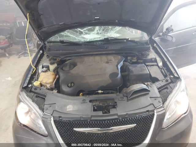 Chrysler 200 Limited 2014 1C3CCBCG5EN185556 Image 10