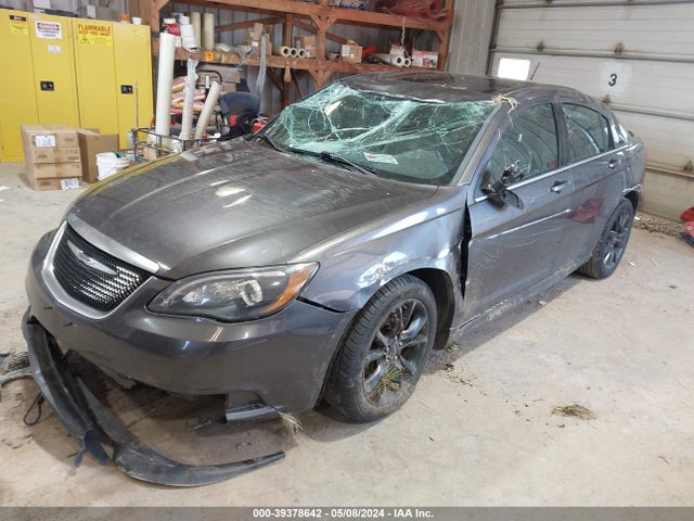 Chrysler 200 Limited 2014 1C3CCBCG5EN185556 Image 2